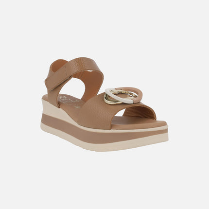 Sandalias de piel con adorno y cierre de velcro
