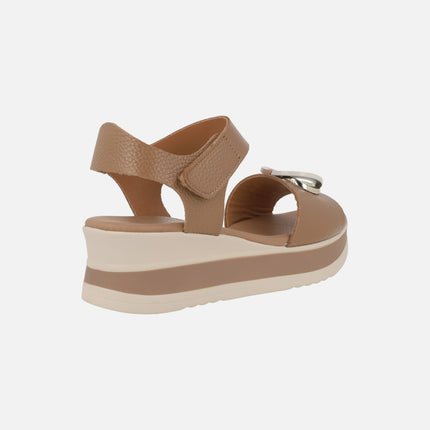 Sandalias de piel con adorno y cierre de velcro