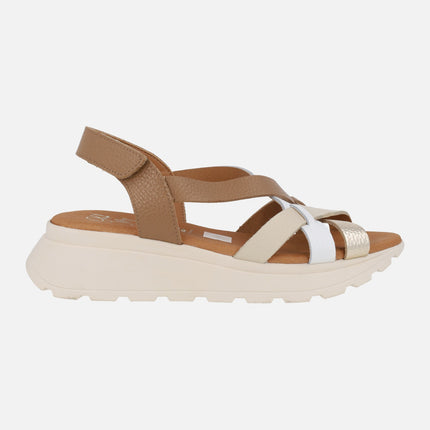 Sandalias de piel con tiras combinadas y cierre de velcro