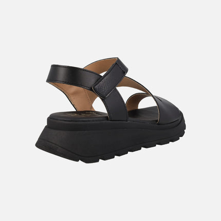 Sandalias negras de piel con cierre de velcro