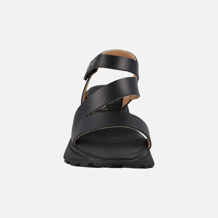 Sandalias negras de piel con cierre de velcro