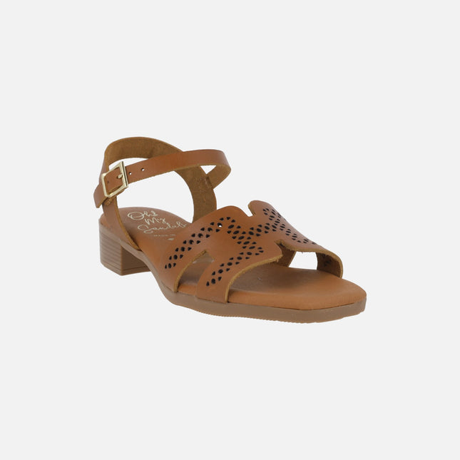 Sandalias de piel con tacón bajo y troquelados
