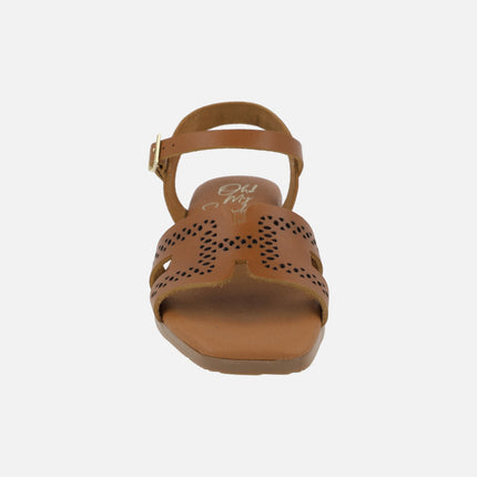 Sandalias de piel con tacón bajo y troquelados