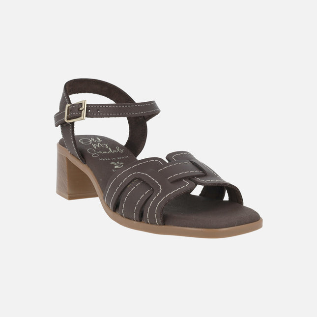 Sandalias de piel en marrón chocolate con pespuntes