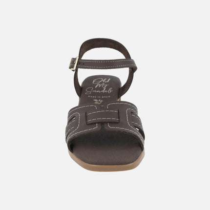 Sandalias de piel en marrón chocolate con pespuntes