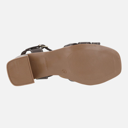 Sandalias de piel en marrón chocolate con pespuntes