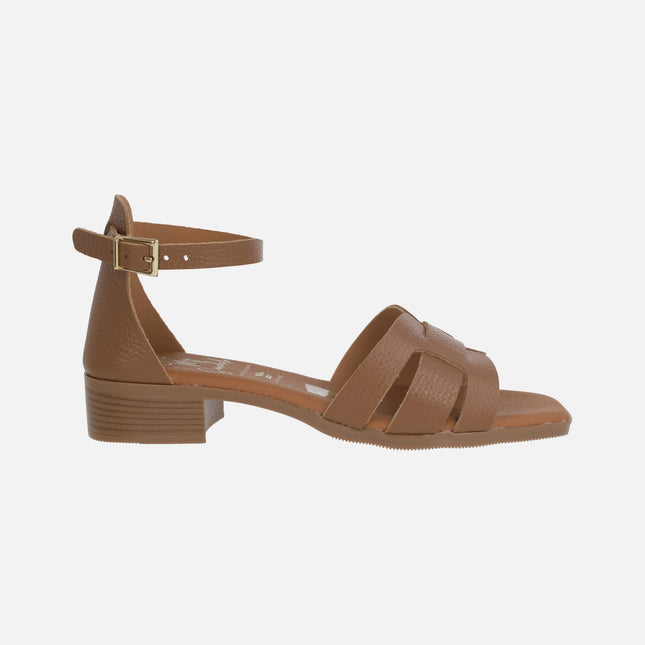 Sandalias de piel cerradas de talón con pulsera al tobillo
