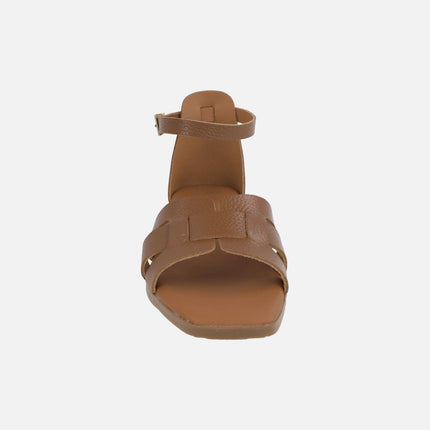 Sandalias de piel cerradas de talón con pulsera al tobillo