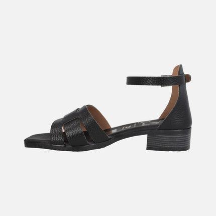 Sandalias de piel cerradas de talón con pulsera al tobillo