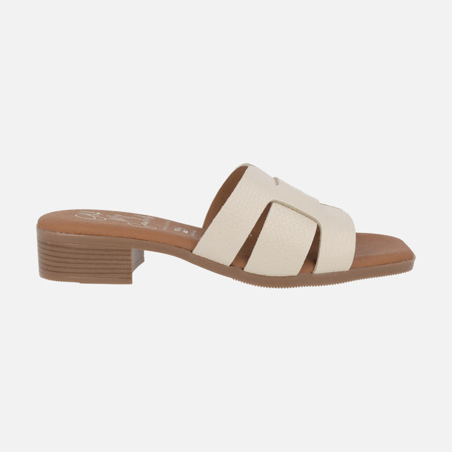 Sandalias de piel estilo mules con tacón bajo