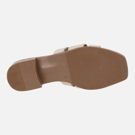 Sandalias de piel estilo mules con tacón bajo