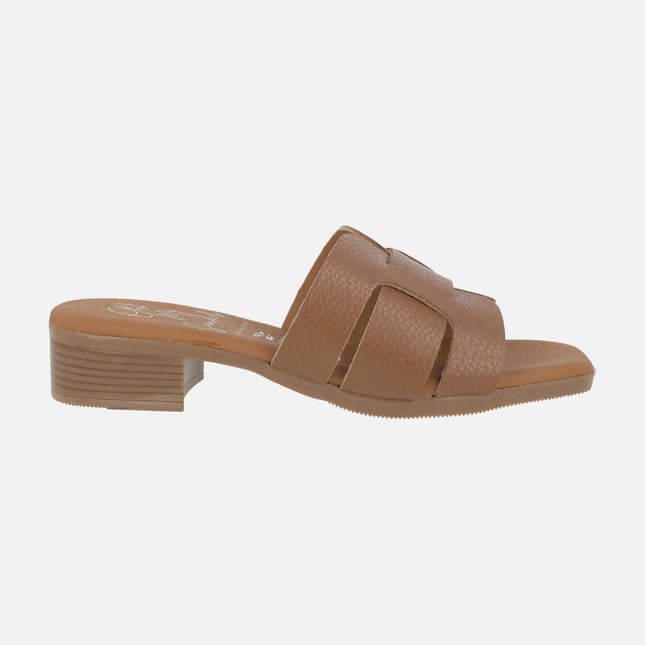 Sandalias de piel estilo mules con tacón bajo