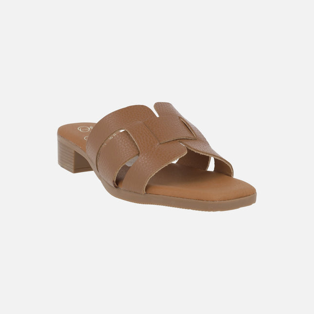 Sandalias de piel estilo mules con tacón bajo