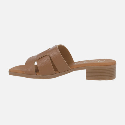 Sandalias de piel estilo mules con tacón bajo