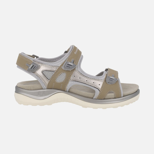 Sandalias deportivas con velcros en combinado taupe y metalizado