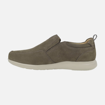 Special wide moccasins for men in taupe nubuck with side elastics