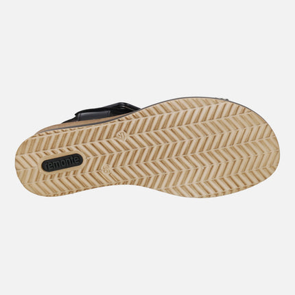 Sandalias de cuña con pala en tejido y cierre de velcro