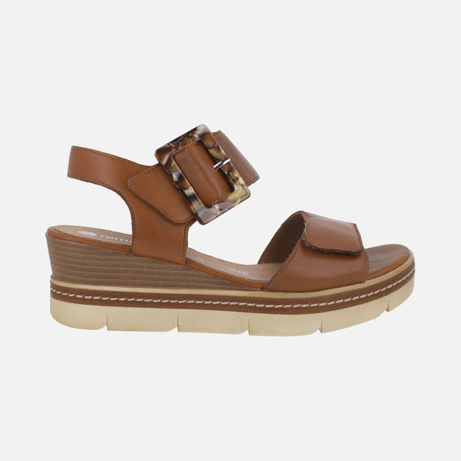 Sandalias marrones de piel con cierre de velcro
