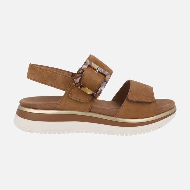 Sandalias marrones de piel nobuck con cierre de velcros