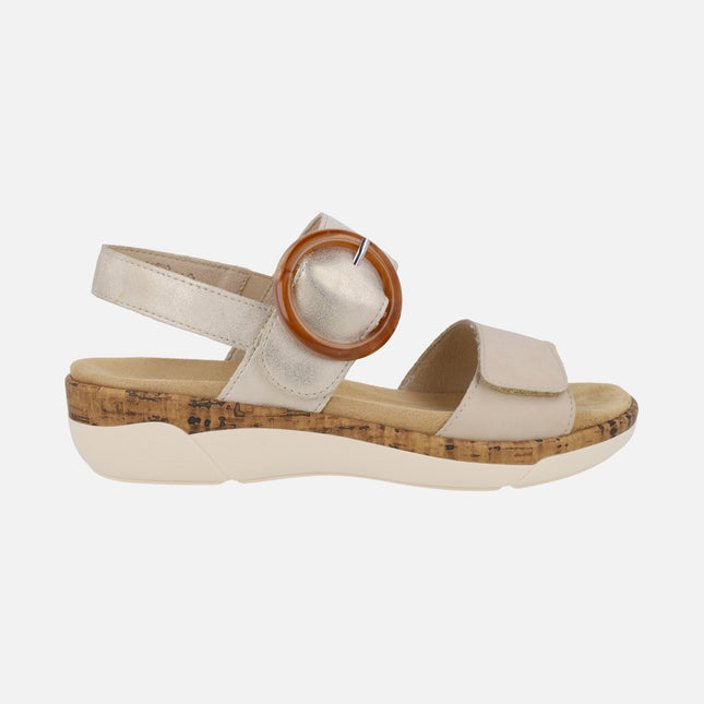 Sandalias de piel en combinado beige y dorado con cierre de velcro