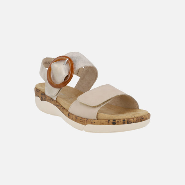 Sandalias de piel en combinado beige y dorado con cierre de velcro
