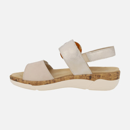 Sandalias de piel en combinado beige y dorado con cierre de velcro