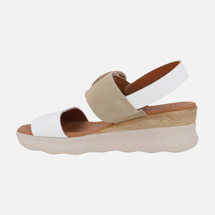 Sandalias de piel con cierre de velcro y adorno de hebilla