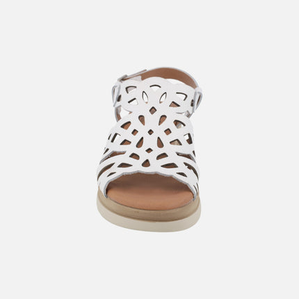 Sandalias de cuña en piel con troquelados