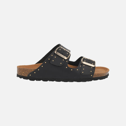 Sandalias bio en piel negra con tachas doradas y hebillas
