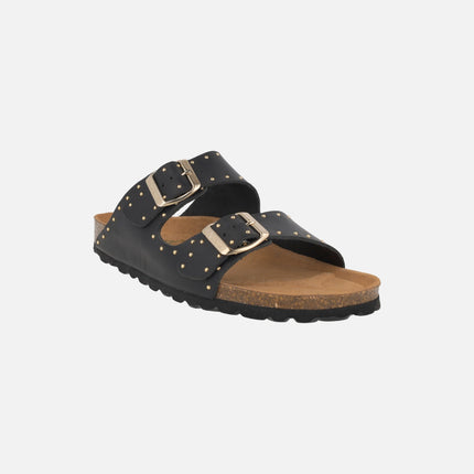 Sandalias bio en piel negra con tachas doradas y hebillas