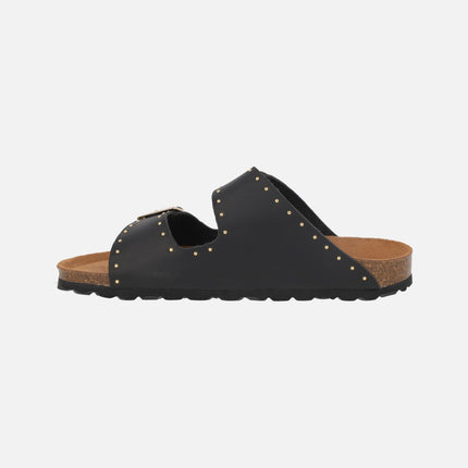 Sandalias bio en piel negra con tachas doradas y hebillas