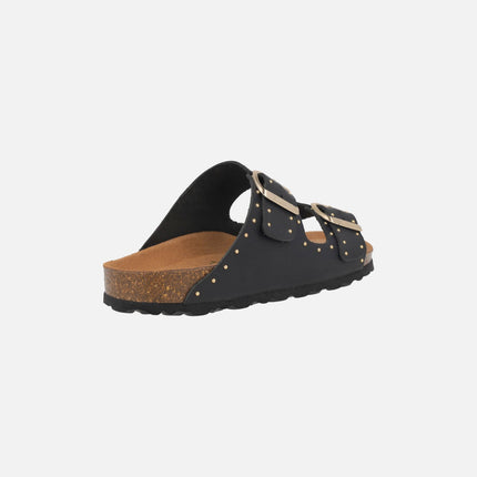Sandalias bio en piel negra con tachas doradas y hebillas