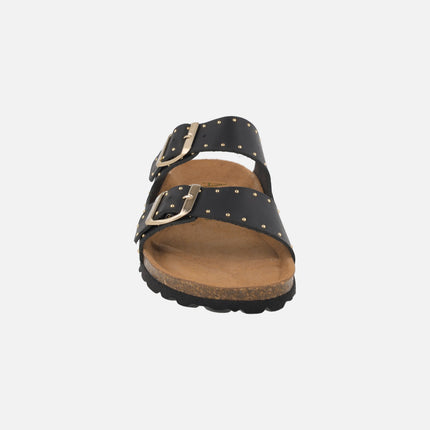 Sandalias bio en piel negra con tachas doradas y hebillas