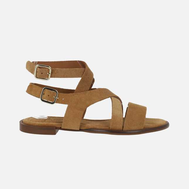 Sandalias de serraje camel con dos pulseras al tobillo