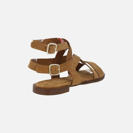 Sandalias de serraje camel con dos pulseras al tobillo