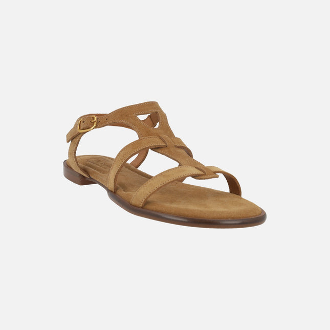 Sandalias planas en serraje camel con hebilla Gala 26