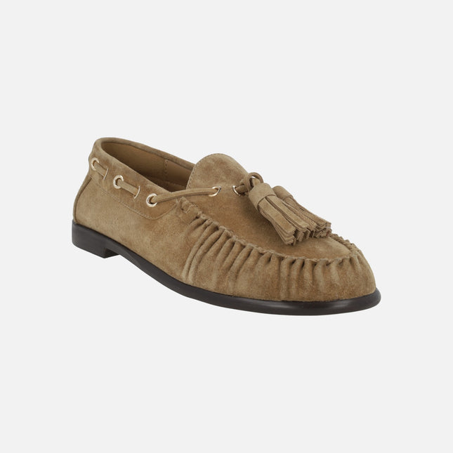 Mocasines de ante camel con puntera fruncida y borlas Shawnee