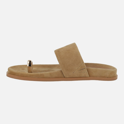 Sandalias en ante camel con pieza para dedo efecto anillo Hilton