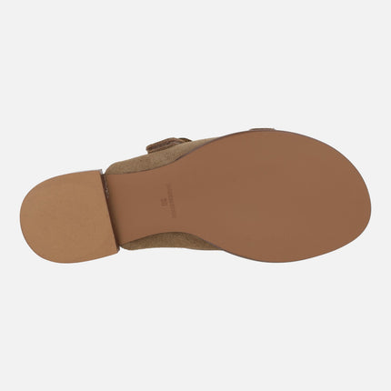 Sandalias planas en serraje taupe con hebillas Moji 26