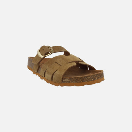 Sandalias estilo bios en serraje camel con hebilla