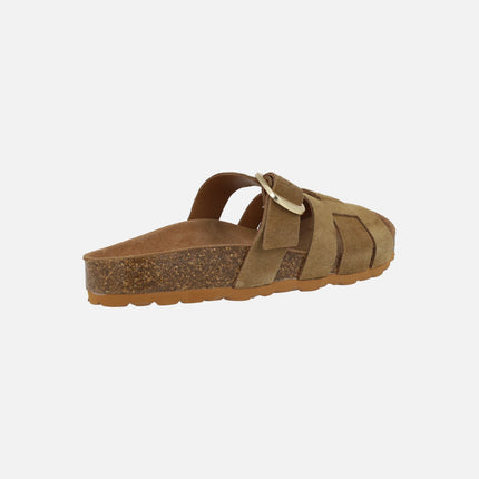 Sandalias estilo bios en serraje camel con hebilla