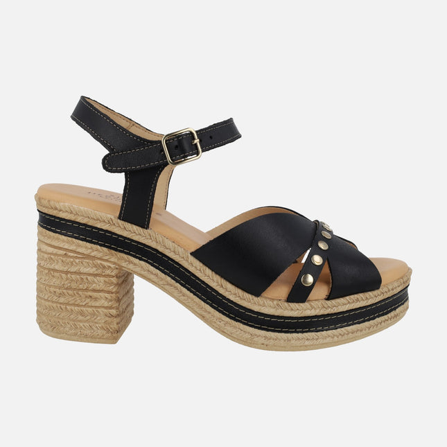 Sandalias de piel con plataforma y detalle de tachas