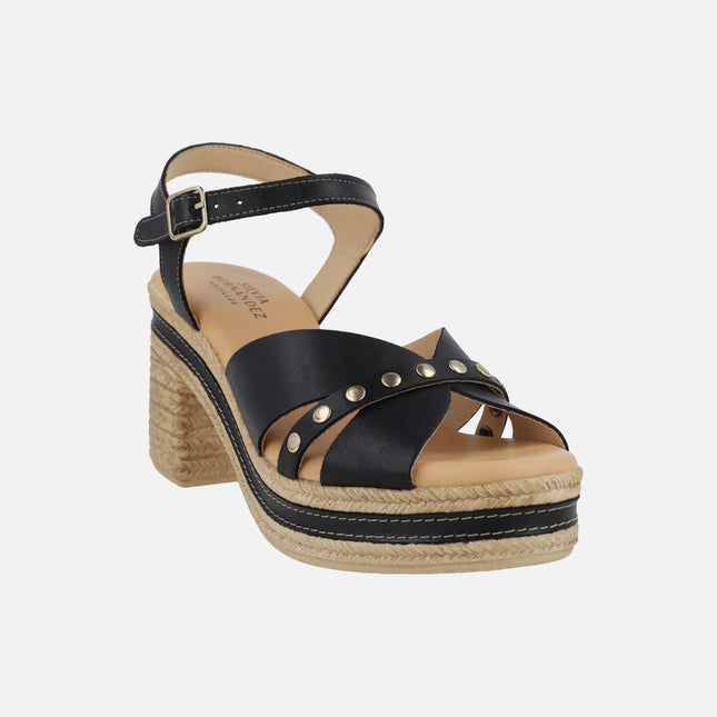Sandalias de piel con plataforma y detalle de tachas