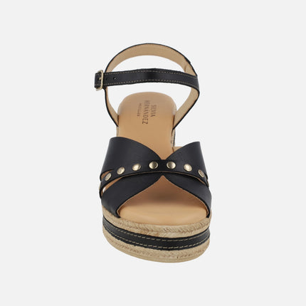 Sandalias de piel con plataforma y detalle de tachas