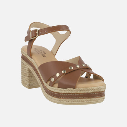 Sandalias de piel con plataforma y detalle de tachas