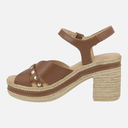 Sandalias de piel con plataforma y detalle de tachas