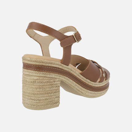 Sandalias de piel con plataforma y detalle de tachas