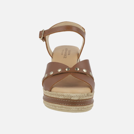 Sandalias de piel con plataforma y detalle de tachas