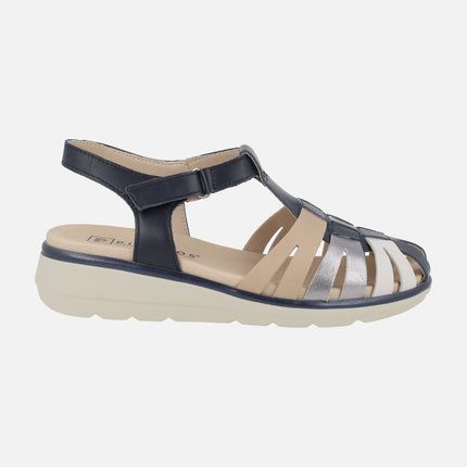 Sandalias confort estilo cangrejeras en combinado de color