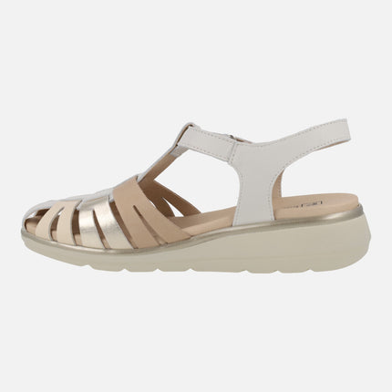 Sandalias confort estilo cangrejeras en combinado de color